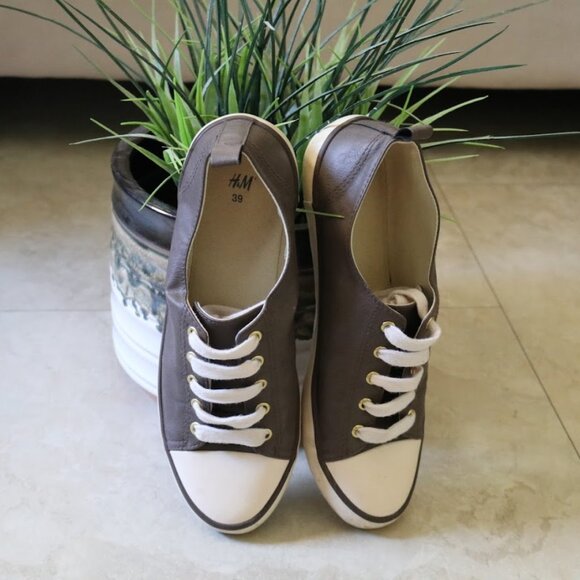 H&M Vegan Leather Low Top Lace-Up Sneaker - Brown, Size 8 - Picture 16 of 16